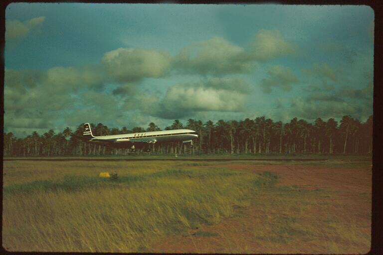 BOAC Comet 4c on touch down